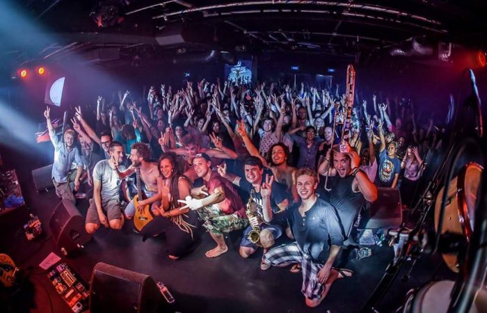 Clip primeur: Roots Rising – Love Burning Roots Rising