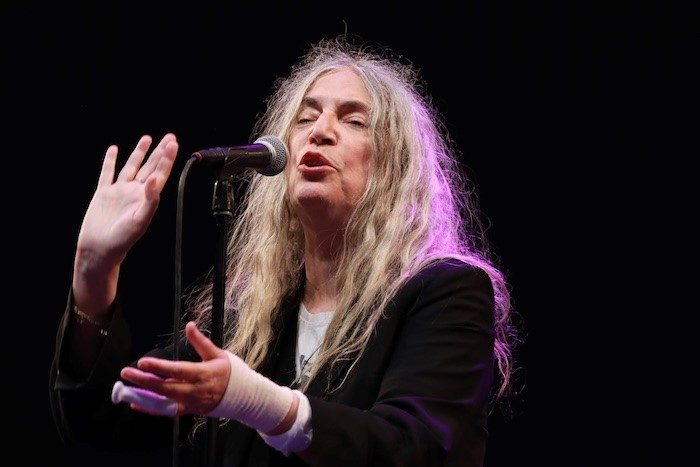 Patti Smith brengt imperfecte avond laconiek en met vuur in Utrecht