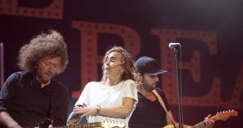 Anouk schittert tijdens Live on the Beach Anouk