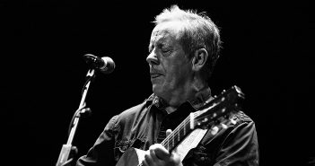 Luka Bloom brengt nieuw album ‘Bittersweet Crimson’ Luka Bloom