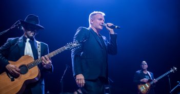 Oud bandleden vieren de muziek van David Bowie in Oosterpoort