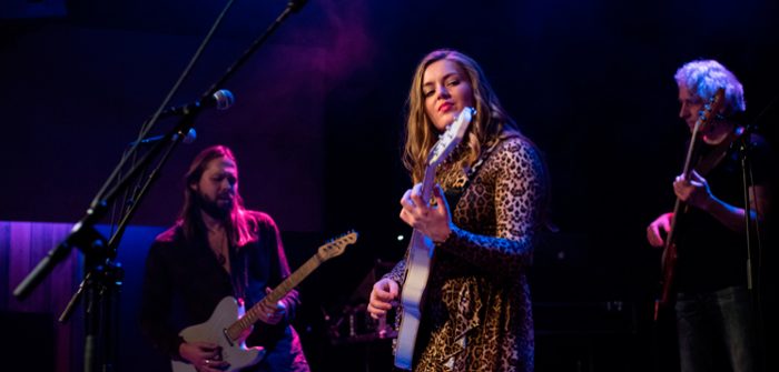 Knight of the Guitar speelt voor enthousiast publiek in Metropool