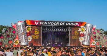 White Lies, Brigitte Kaandorp en De Speld Live naar Zwarte Cross