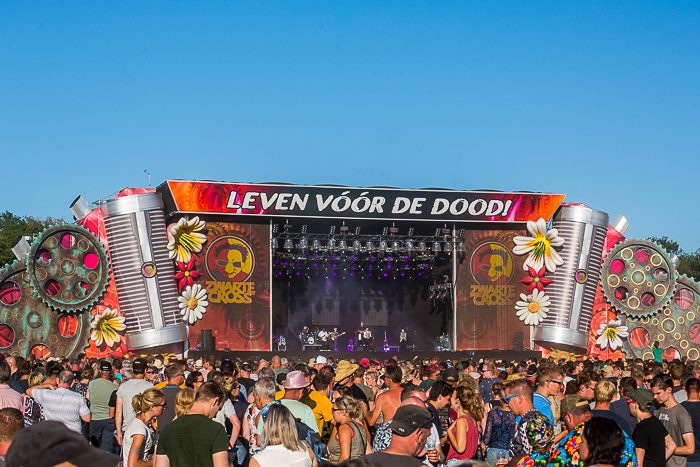 White Lies, Brigitte Kaandorp en De Speld Live naar Zwarte Cross
