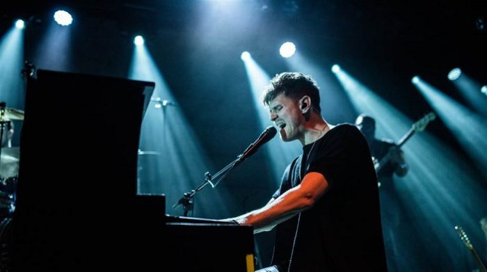 Causes brengt intiem concert in de Eindhovense Effenaar