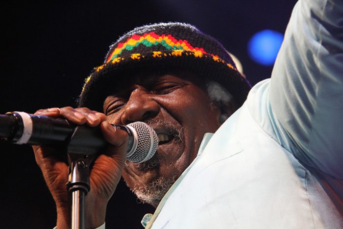 Alpha Blondy verkondigt liefde in de Effenaar