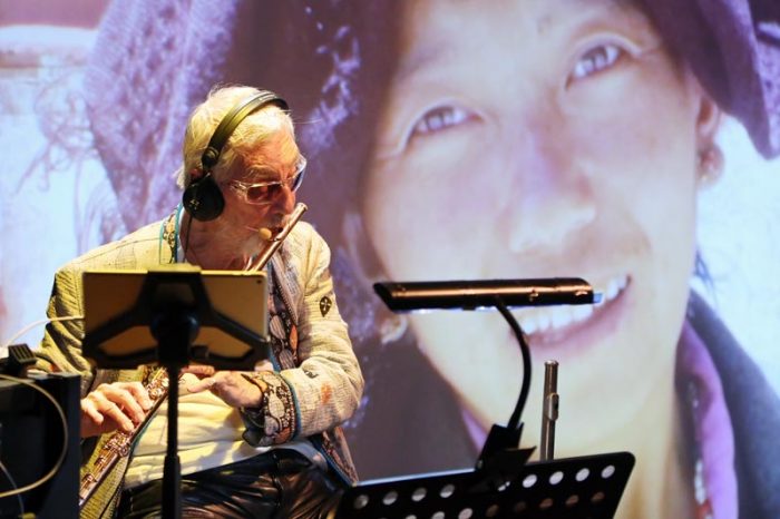 Chris Hinze geeft een indrukwekkende combinatie van muziek en beeld Chris Hinze