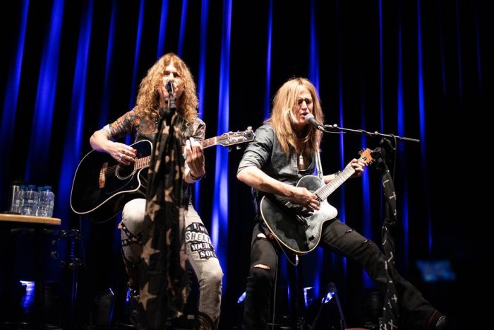 Sfeervolle Stripped & Naked van Burning Rain in De Bosuil Foto (c) Emily Parry