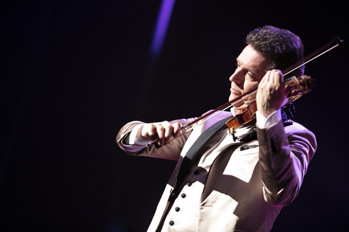 Guido‘s Orchestra speelt met alle maestro’s de zaal plat in Parkstad Theater Heerlen