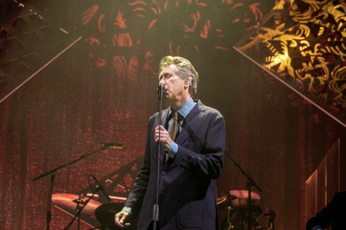 Bryan Ferry, charismatisch en weergaloos in Carré Bryan Ferry