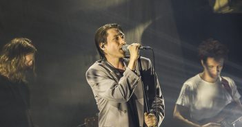 Thomas Azier intens en hypnotiserend in Paradiso