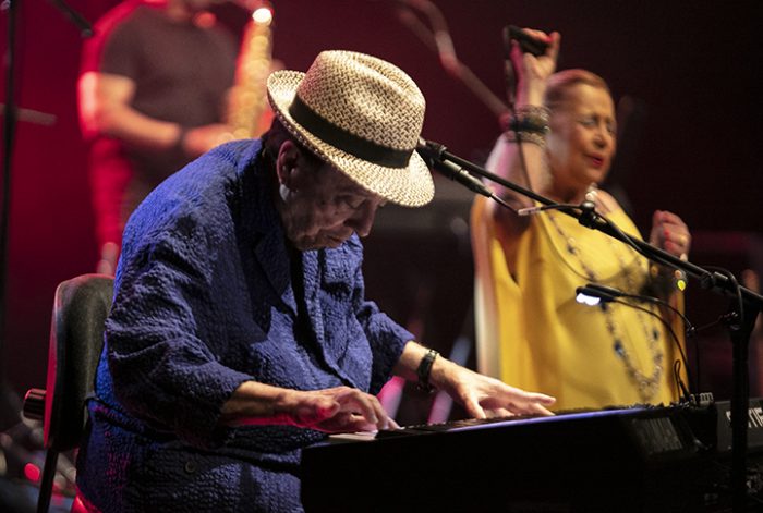 Sergio Mendes brengt de zomer alvast naar Heerlen Sergio Mendes
