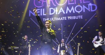 Sweet Caroline – The Ultimate Tribute to Neil Diamond voor 9 concerten naar Nederland Tribute to Neil Diamond