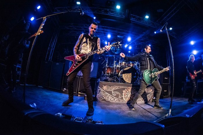 Black Star Riders warmen de Pul in Uden op