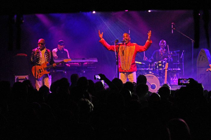 BB&Q Band bewijst dat Disco niet dood is in Paradiso Noord