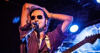 Jett Rebel brengt Rock & Roll met een klein vleugje Kerst in Merleyn