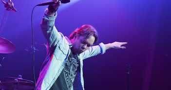 Win de gesigneerde cd van het nieuwe album van Van Dik Hout