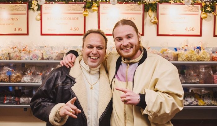 Donnie en Frans Bauer brengen ‘Geen Centen Maar Spullen’ uit Bauer