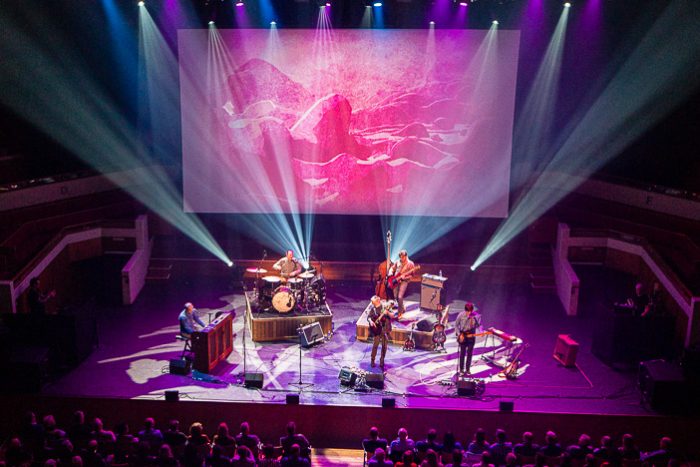 Her Majesty laat sleutelfiguren uit de countryrock herleven in TivoliVredenburg