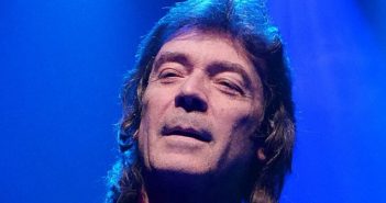 Steve Hackett eert Genesis in de Antwerpse Stadsschouwburg steve hackett
