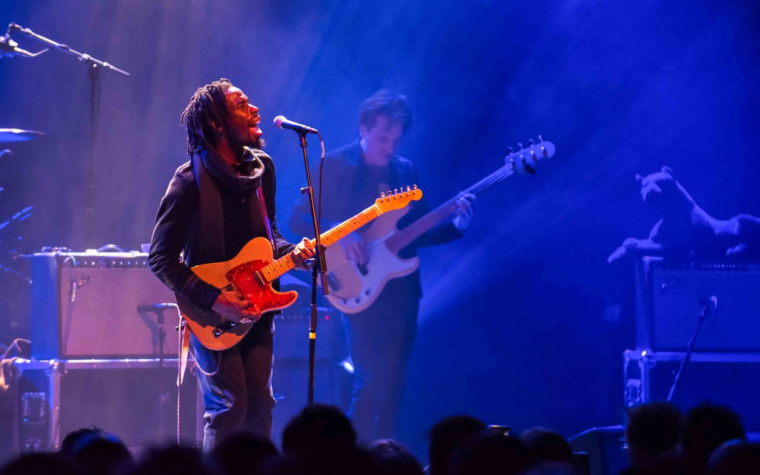 Black Pumas raken meerdere facetten van het muziekspectrum in de Effenaar