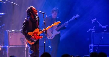 Black Pumas raken meerdere facetten van het muziekspectrum in de Effenaar