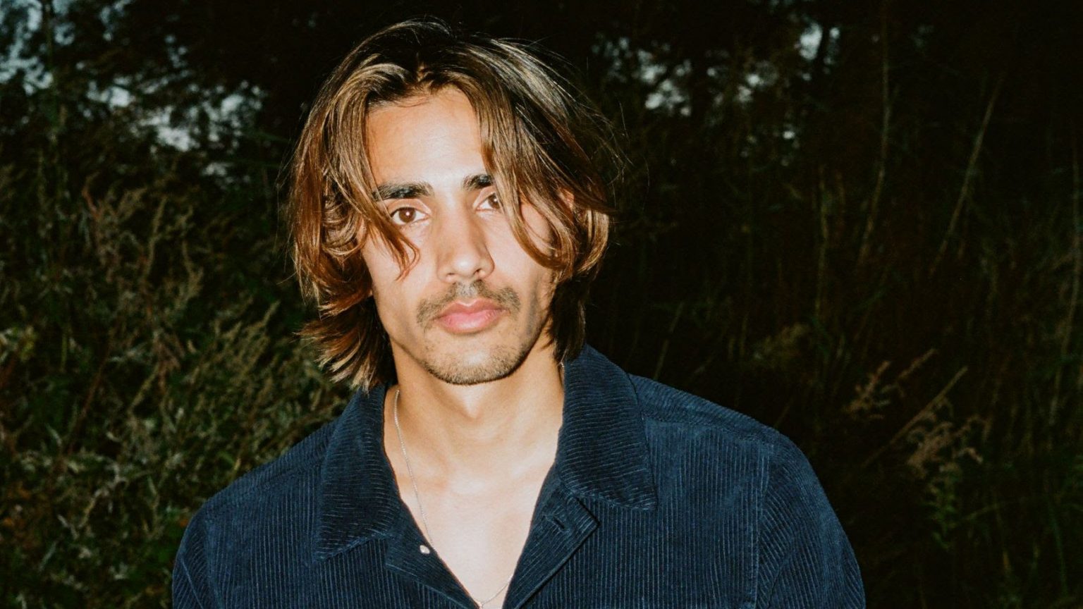 Nambyar brengt nieuwe single ‘Caroline’ Nambyar