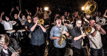 Win kaarten voor Broken Brass