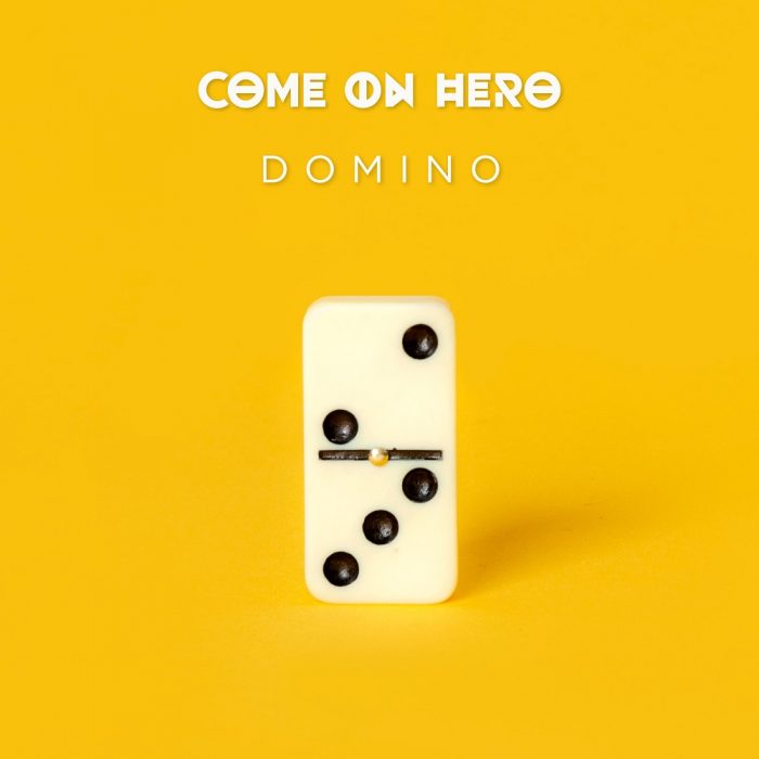 Primeur: Come On Hero – Domino