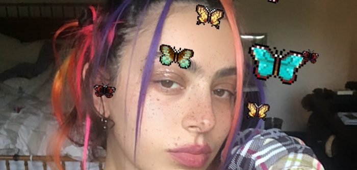 Charli XCX kondigt nieuw album ‘how i’m feeling now’ aan Charli XCX