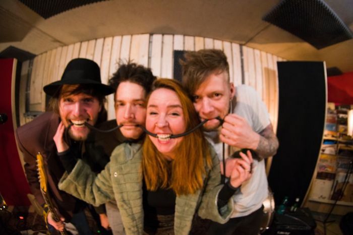 Candle Bags presenteert nieuwe clip bij single ‘AEIOU’