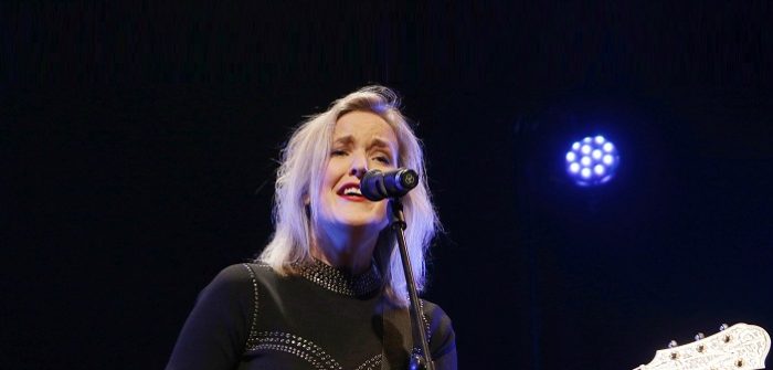 Leonie Meijer komt met nieuwe single ‘Take me back to forgiveness’ Leonie Meijer