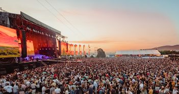 Electric Castle kondigt Massive Attack, Queens of the Stone Age, Bring Me The Horizon en meer aan voor 10e editie Electric Castle