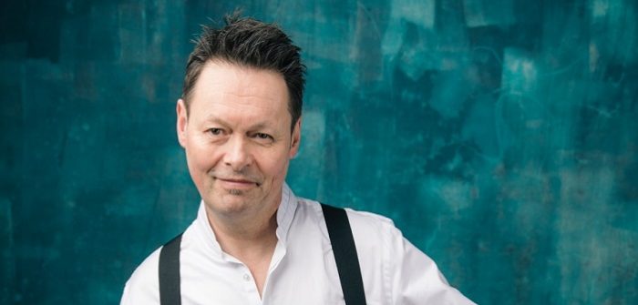 Carel Kraayenhof speelt twee concerten in de tuin van het DOMUSDELA-complex