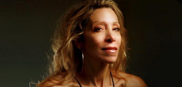 Therése Neaimé komt met zomerhit ‘Dance Love’