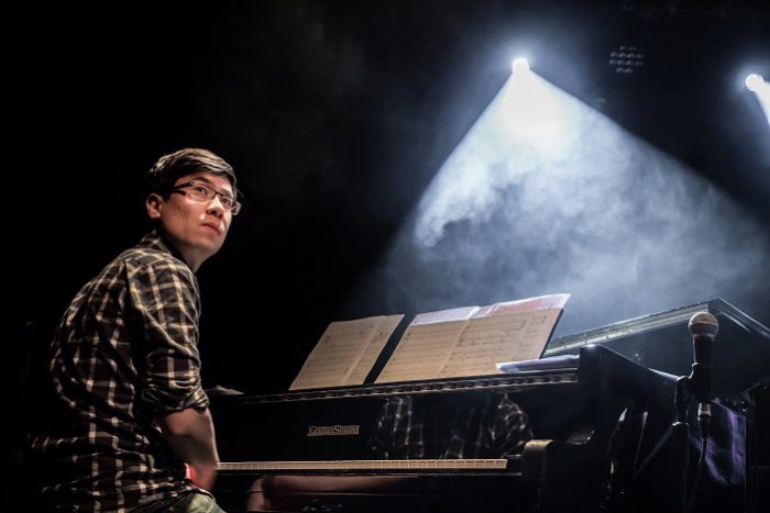 Het stijlvolle evenwicht tussen compositie en improvisatie van Alex Koo Alex Koo