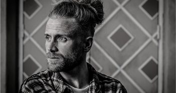Clip-primeur: Tim Schou – Mad Love