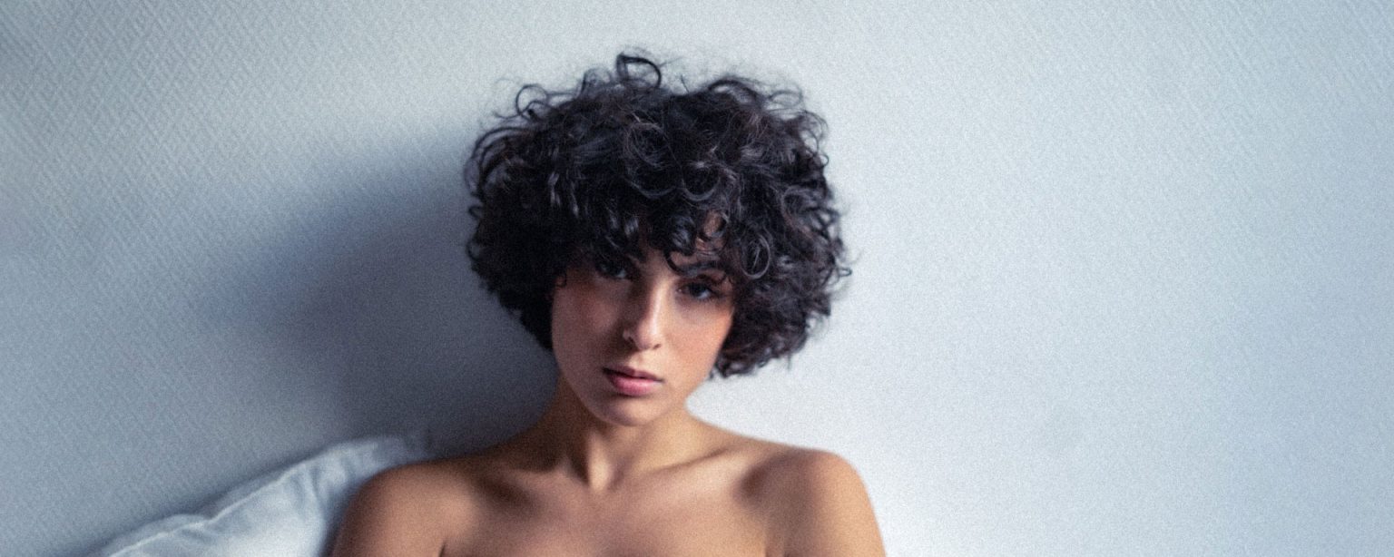 Franse Songfestivalinzending Barbara Pravi komt naar Amsterdam Barbara Pravi