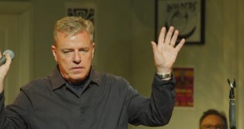 Madness brengt entertainment naar hoger level bij eenmalige livestream Suggs