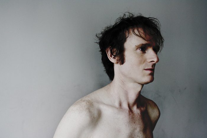 Ethan Gold luistert naar de stilte in zijn hoofd Ethan Gold