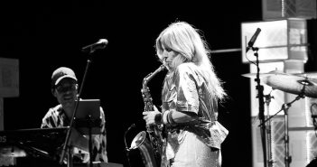 Welbespraakte Dulfer overtuigd in de Effenaar Candy Dulfer
