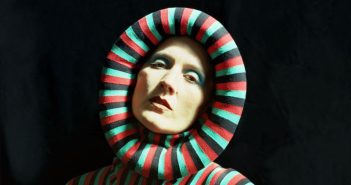 Cate Le Bon kondigt haar zesde studioalbum ‘Pompeii’ en tournee aan Cate Le Bon