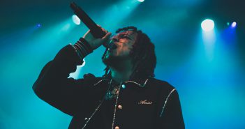 Ronnie Flex zet Paradiso op zijn kop Ronnie Flex