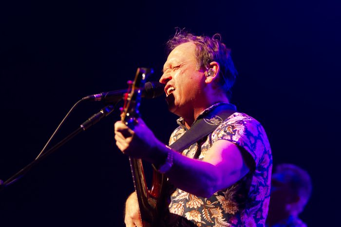 Level 42 trekt terug naar de jaren ’80 in de Effenaar Level 42 Mark King