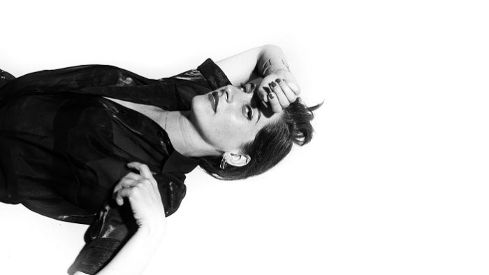 Eefje de Visser kondigt EP ‘Blauwe Regen’ aan, single ‘Startschot’ nu uit