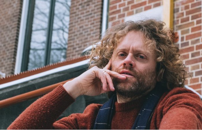 Benny Sings brengt nieuwe single ‘It Will Come In Time’ uit