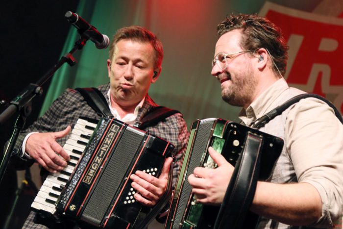 Rowwen Hèze-spinoff Träcksäck brengt accordeonmuziek naar hoger plan