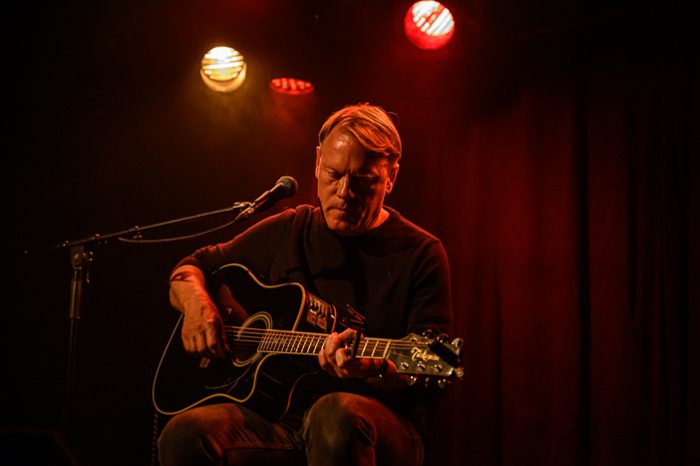 Chris Eckman speelt intiem in Merleyn