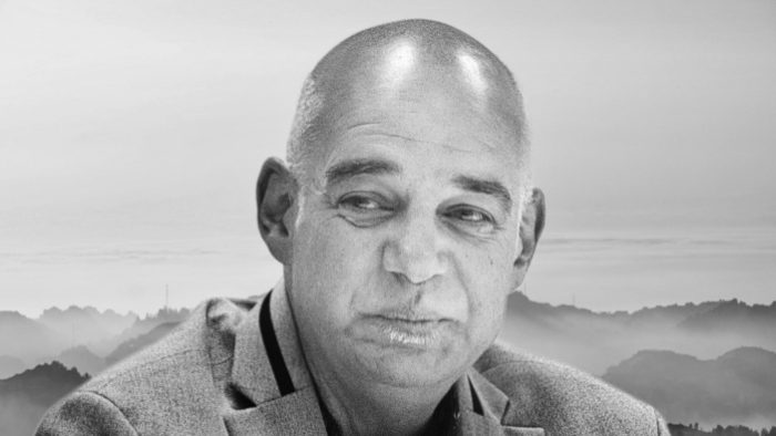 Maxazine recensent Jos van Rey overleden