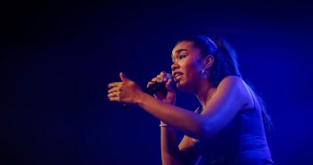 Amber Mark verkent swingend de Melkweg